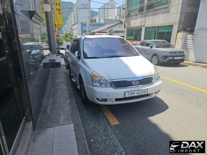 Kia Canival President 11-seater