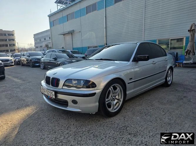 BMW 3-Series 320i Sedan