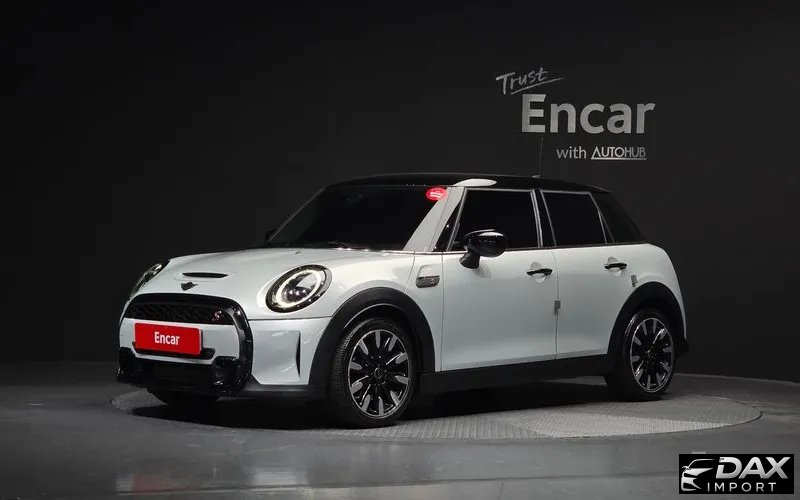 Mini Cooper 5Door Classic Launch Pack