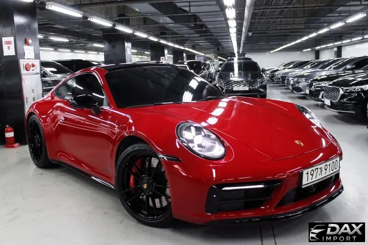 Porsche 911 Carrera 4 GTS