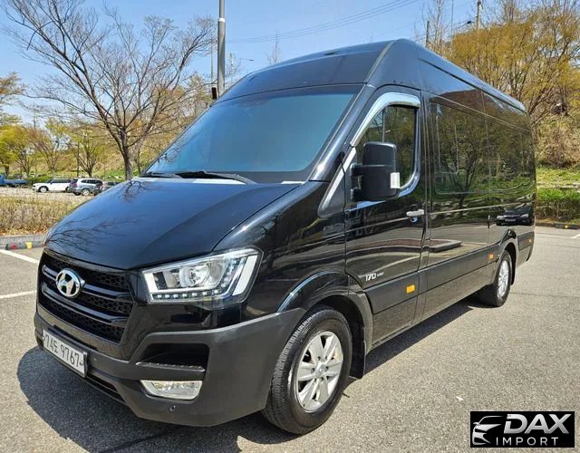 Hyundai Solati 15-seater