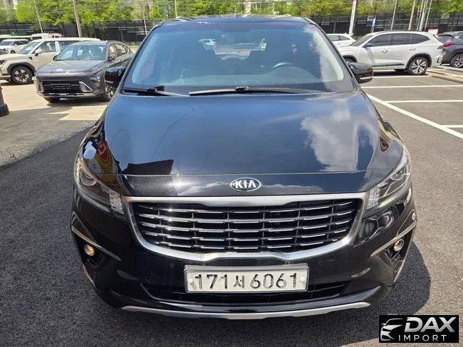 Kia Canival 9-Seater Luxury