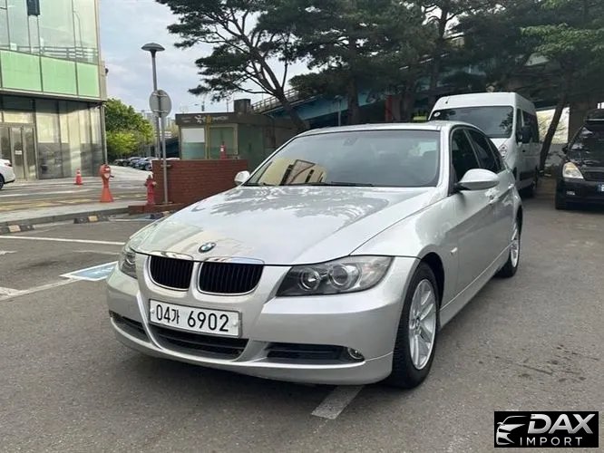BMW 3-Series 320i Sedan