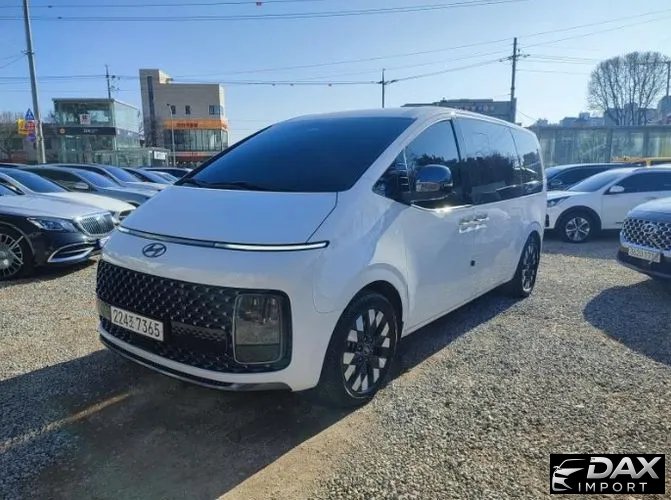 Hyundai Staria Lounge 9-Seater