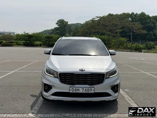 Kia Canival 9-Seater Luxury