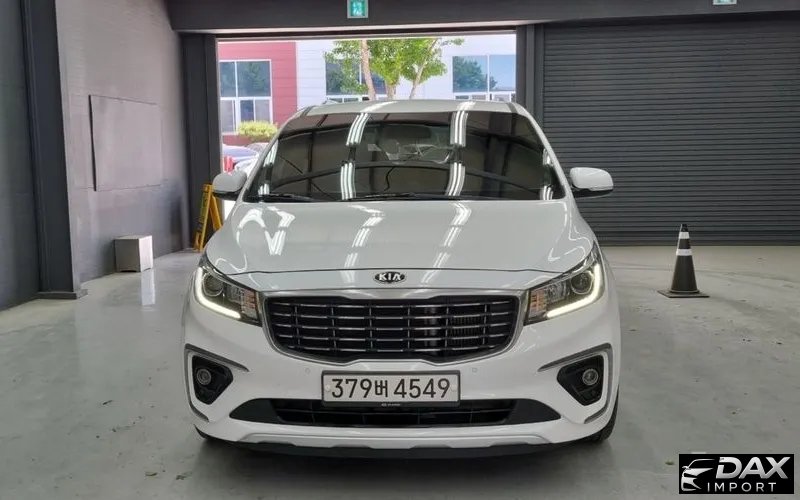 Kia Canival 9-Seater Luxury