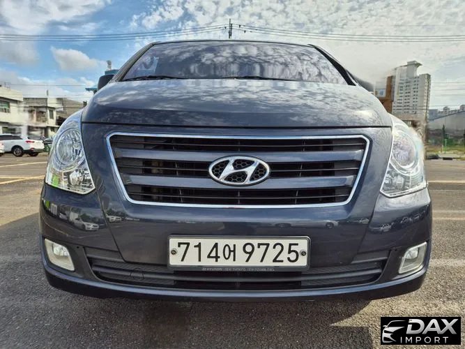 Hyundai Starex 12-Seater Wagon
