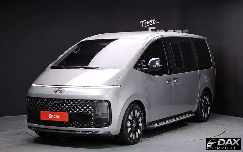 Hyundai Staria Lounge 7-Seater