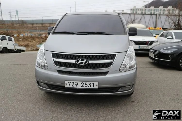 Hyundai Starex 12-Seater Wagon