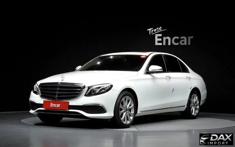 Mercedes-Benz E-Class E300 4MATIC Exclusive Standard