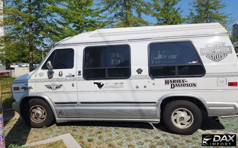 Chevrolet Chevy Van 9-Seater