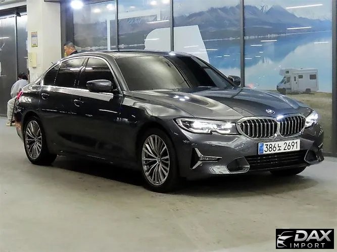 BMW 3-Series 320i Luxury
