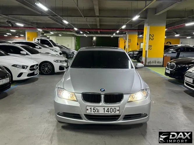 BMW 3-Series 320i Sedan