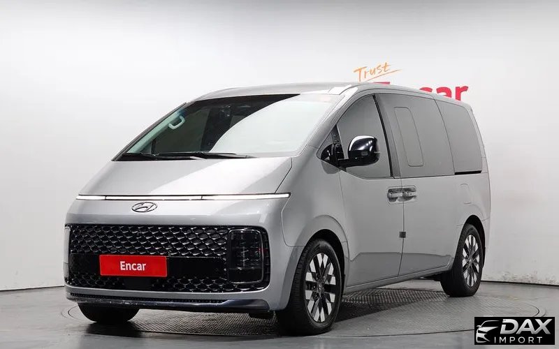 Hyundai Staria Lounge 7-Seater