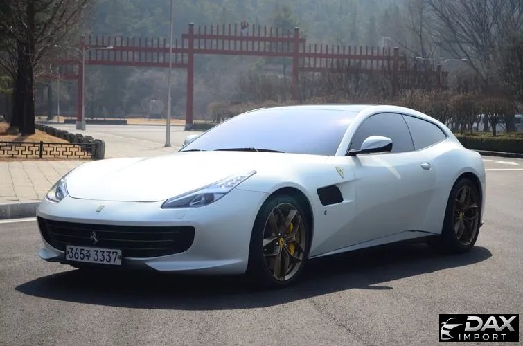 Ferrari GTC4 Lusso T 3.9 V8