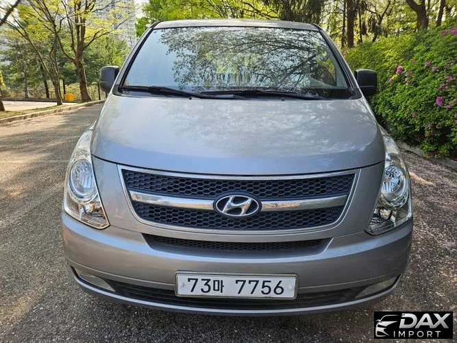Hyundai Starex 12-Seater Wagon