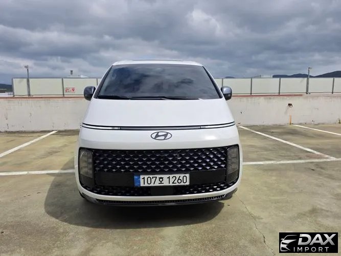 Hyundai Staria Lounge 9-Seater