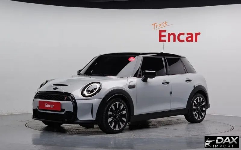 Mini Cooper 5Door Classic Launch Pack