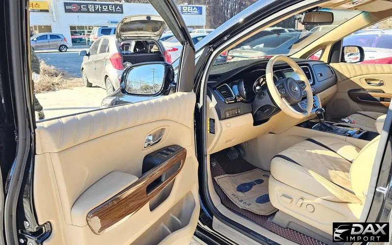 Kia Canival 9-seater Hi-Limousine