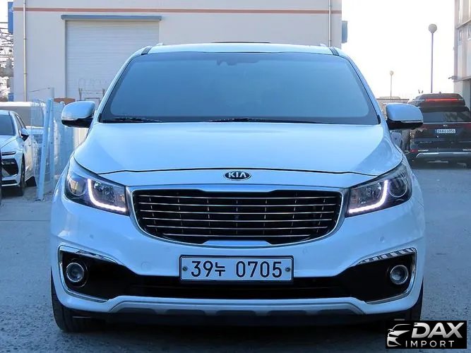 Kia Canival Gasoline 7-seater Limousine