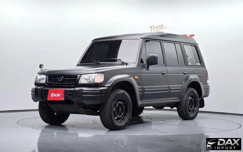 Hyundai Galloper 9-Seater V6 LPG