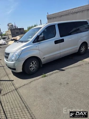 Hyundai Starex 12-Seater Wagon