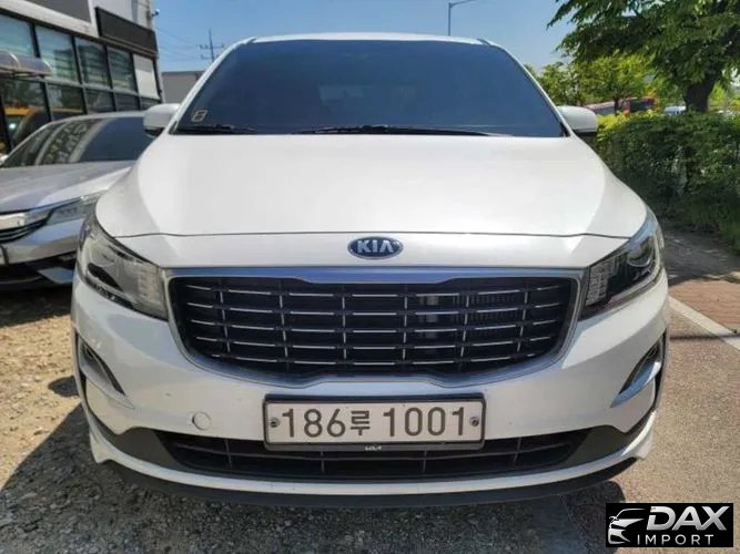 Kia Canival 9-Seater Luxury