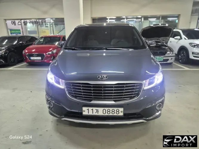 Kia Canival Gasoline 7-seater Limousine