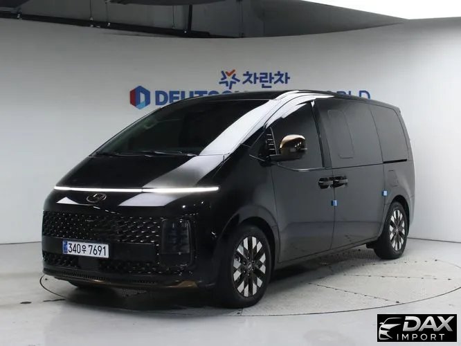 Hyundai Staria 4WD Lounge 9-Seater