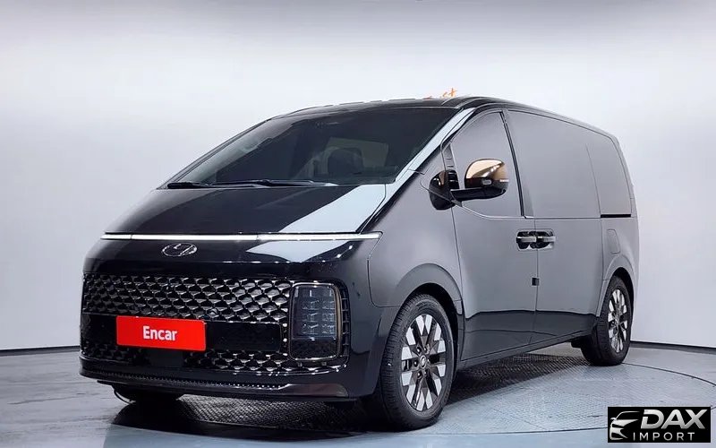Hyundai Staria Lounge 7-Seater
