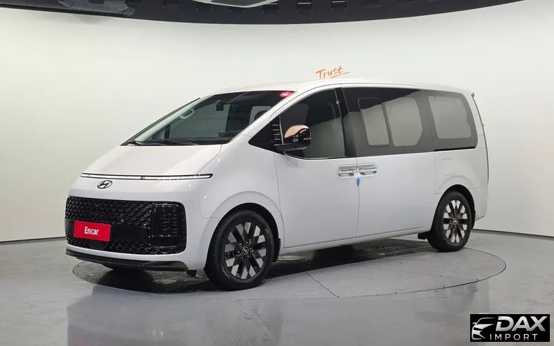 Hyundai Staria Lounge 9-Seater