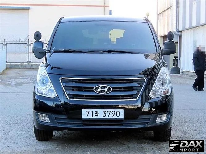 Hyundai Starex 12-Seater Wagon