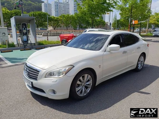Infiniti M Premium