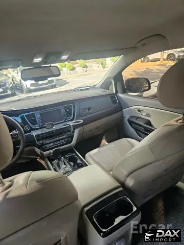 Kia Canival 9-seater Prestige