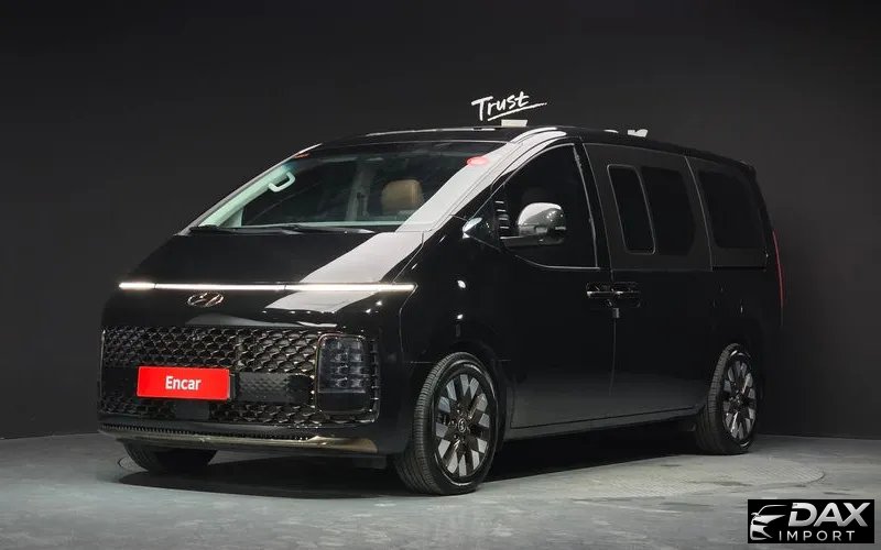 Hyundai Staria Lounge 7-Seater