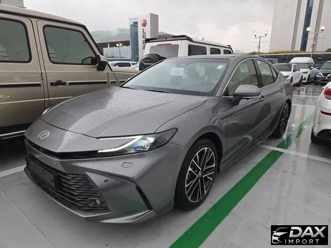 Toyota Camry 2.5 XLE Premium Hybrid