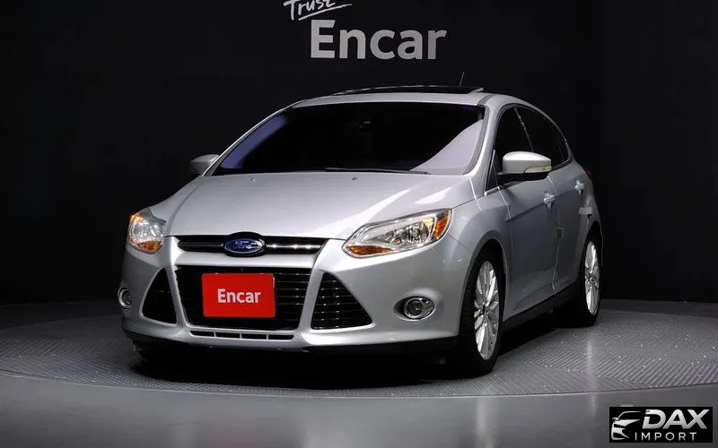 Ford Focus 2.0 SEL Hatchback
