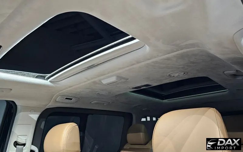 Hyundai Staria Lounge 9-Seater