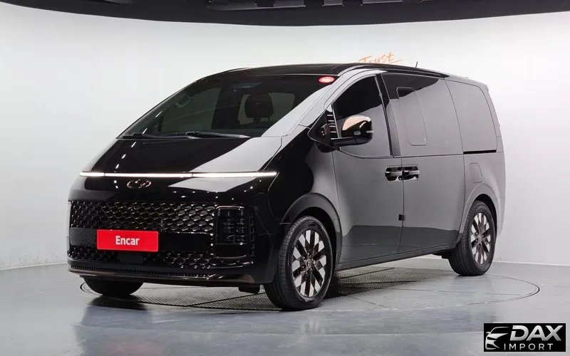 Hyundai Staria Lounge 9-Seater