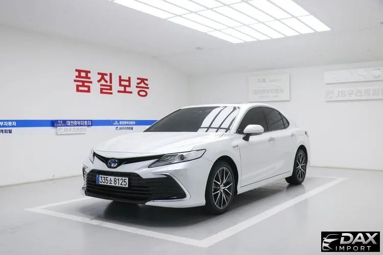 Toyota Camry 2.5 XLE Hybrid