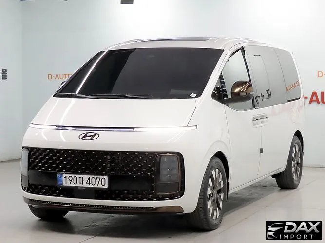 Hyundai Staria 4WD Lounge 9-Seater