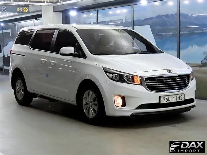 Kia Canival 6-seater Wheelchair lift