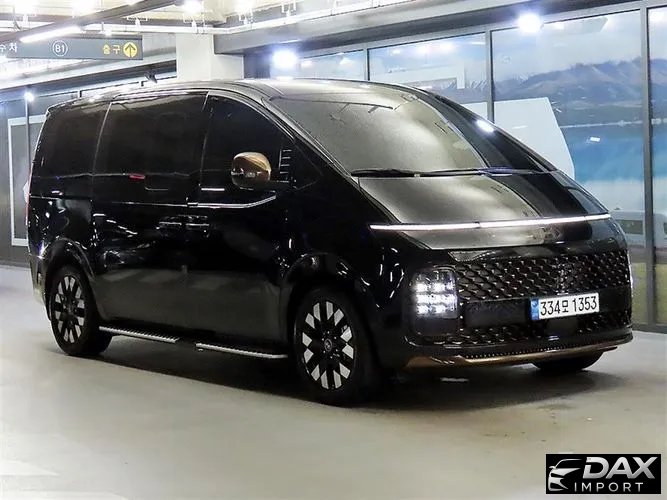 Hyundai Staria Lounge 7-Seater