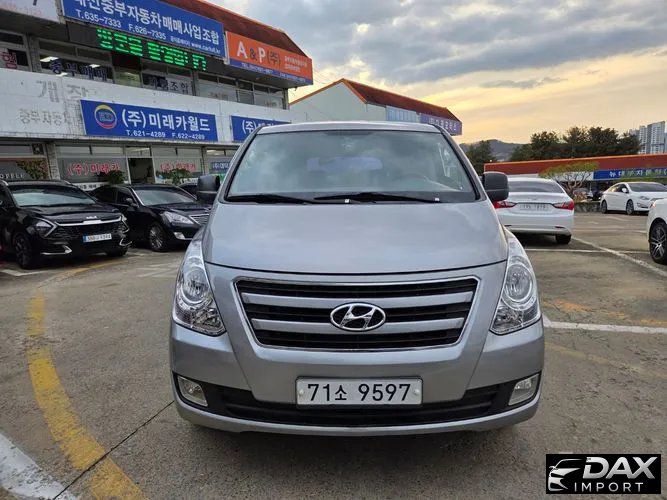 Hyundai Starex 4WD 12-Seater Wagon