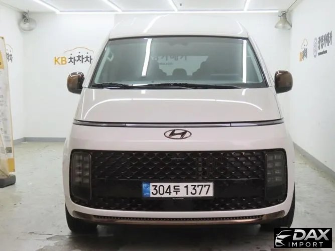 Hyundai Staria 4WD Lounge 9-Seater