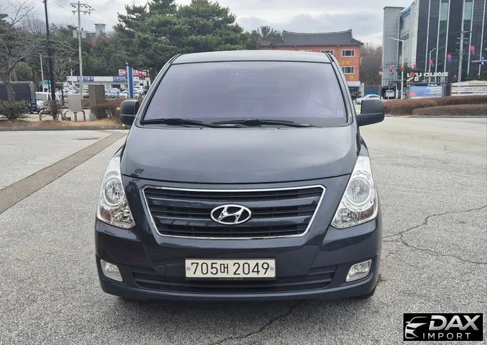 Hyundai Starex 12-Seater Wagon