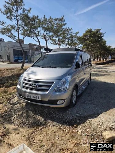Hyundai Starex 12-Seater Wagon