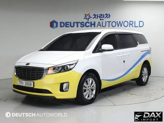 Kia Canival 6-seater Wheelchair lift