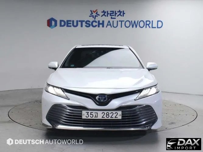 Toyota Camry 2.5 XLE Hybrid
