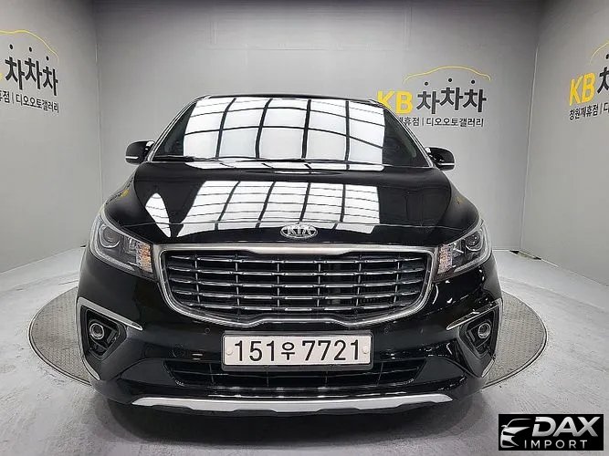 Kia Canival 9-Seater Luxury